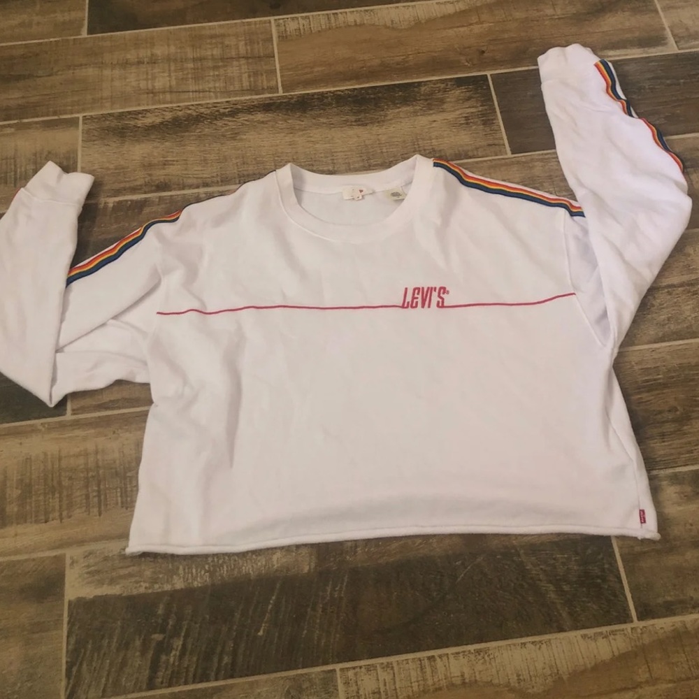 White long sleeve Levi’s crop top.